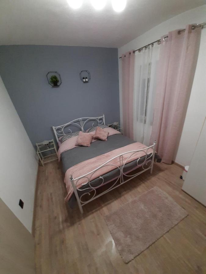 Ferienhaus Karlo Pridraga Buitenkant foto