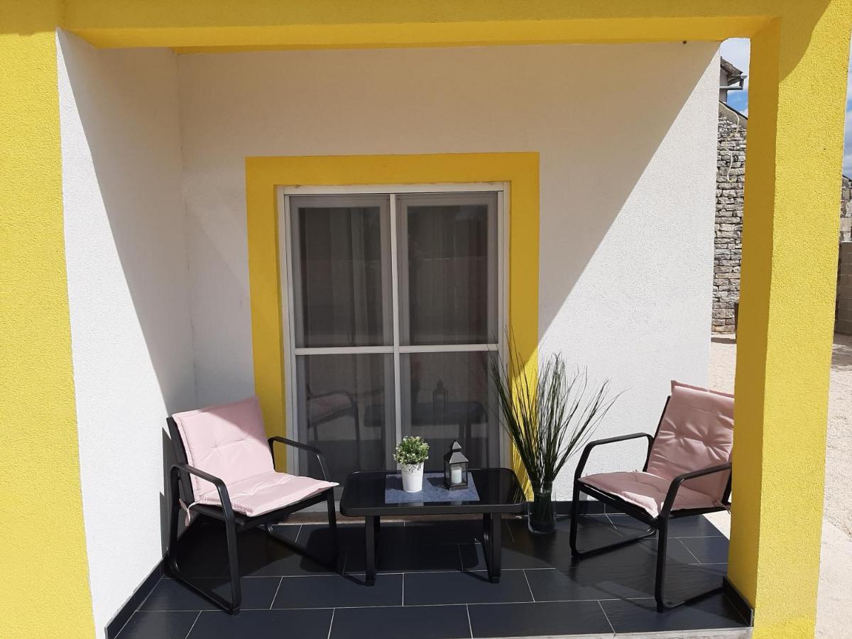 Ferienhaus Karlo Pridraga Buitenkant foto